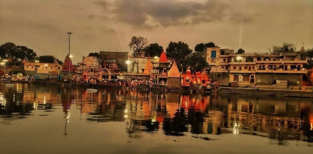 Evening aarti at Ram Ghat on the holy Shipra river, Ujjain